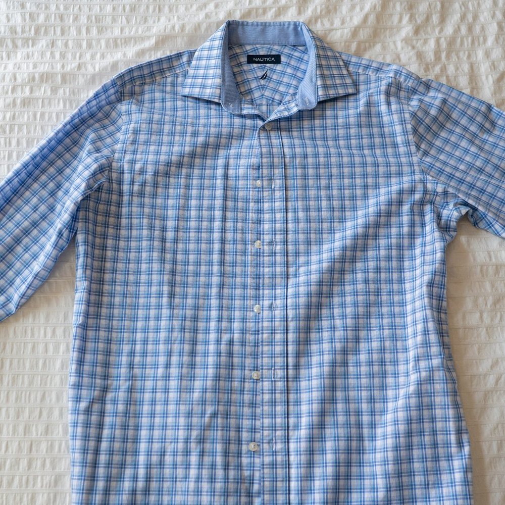 Nautica Dress Shirt Men's Size M Long Sleeve Button Up